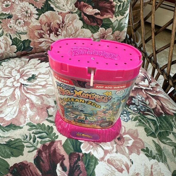 Sea Monkeys Ocean Zoo Kit - Picture 2 of 4